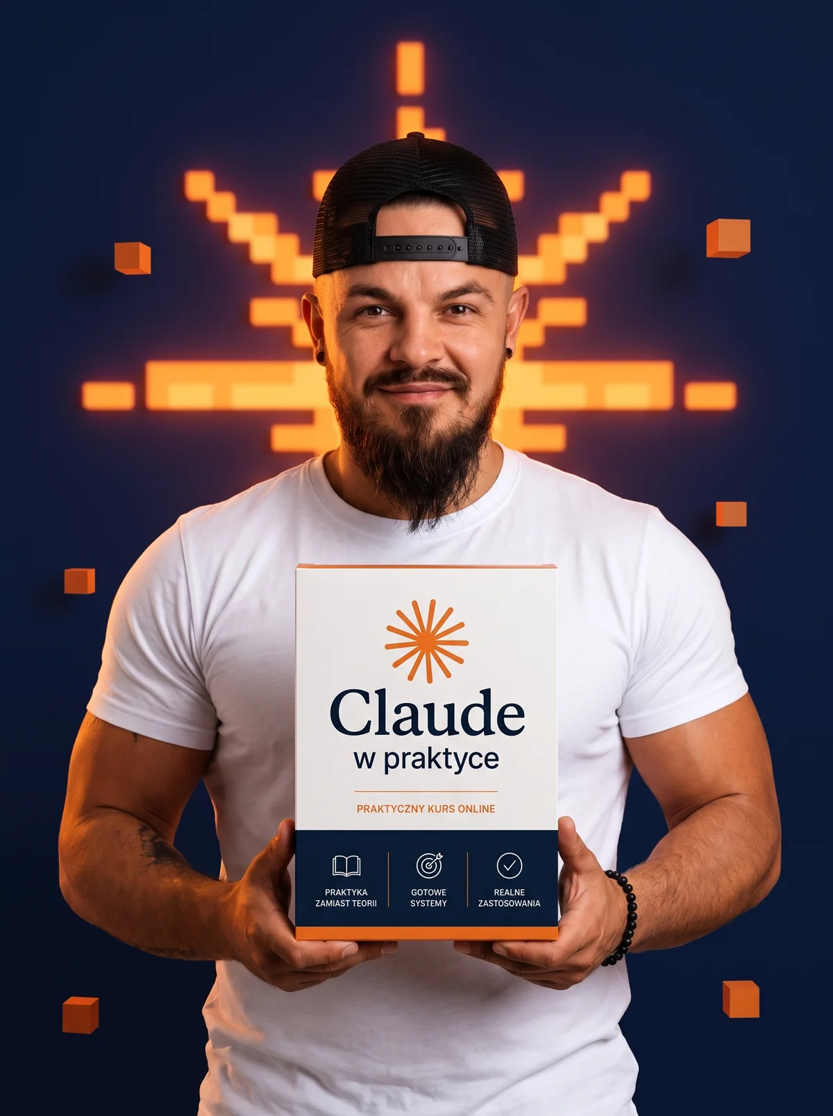 Paweł trzyma box kursu Claude w praktyce